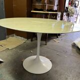 Table ronde marbre d’Ereo Saarinen édition Knoll