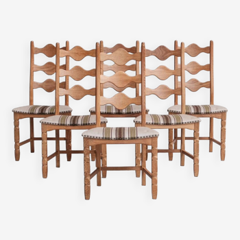 Ensemble de six chaises de salle à manger danoises du milieu du siècle en chêne Henning Kjaernulf