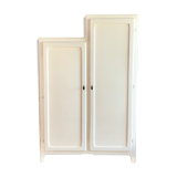 Asymmetrical cabinet