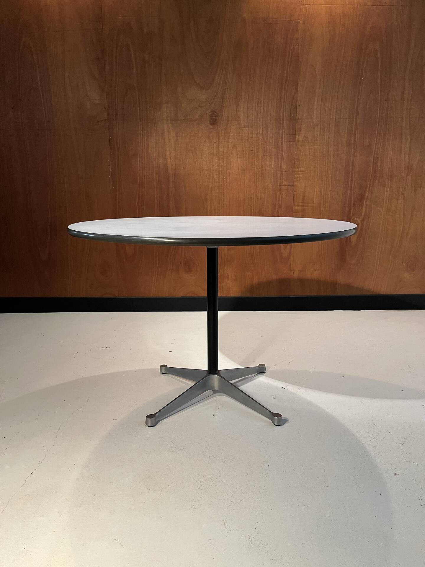 Vintage table, Eames design - Herman Miller USA edition