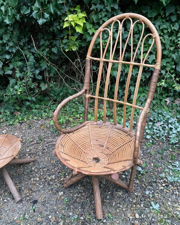 Fauteuil et pouf en rotin