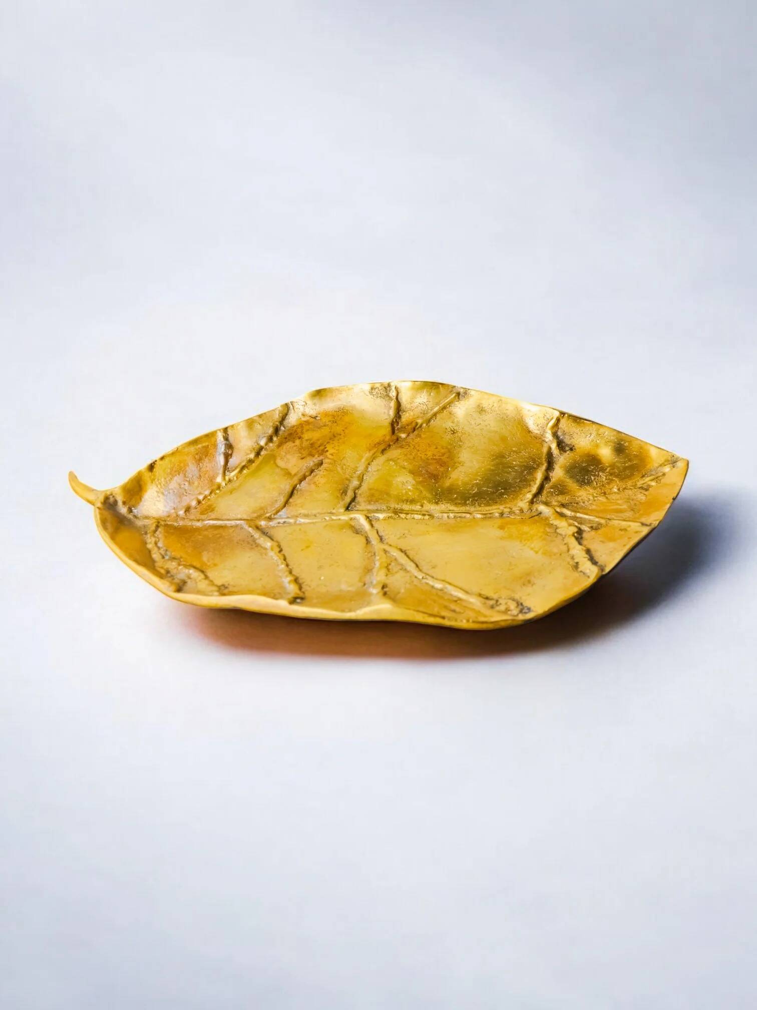 Brutalist leaf tray by David Marshall in bronze, 1980s