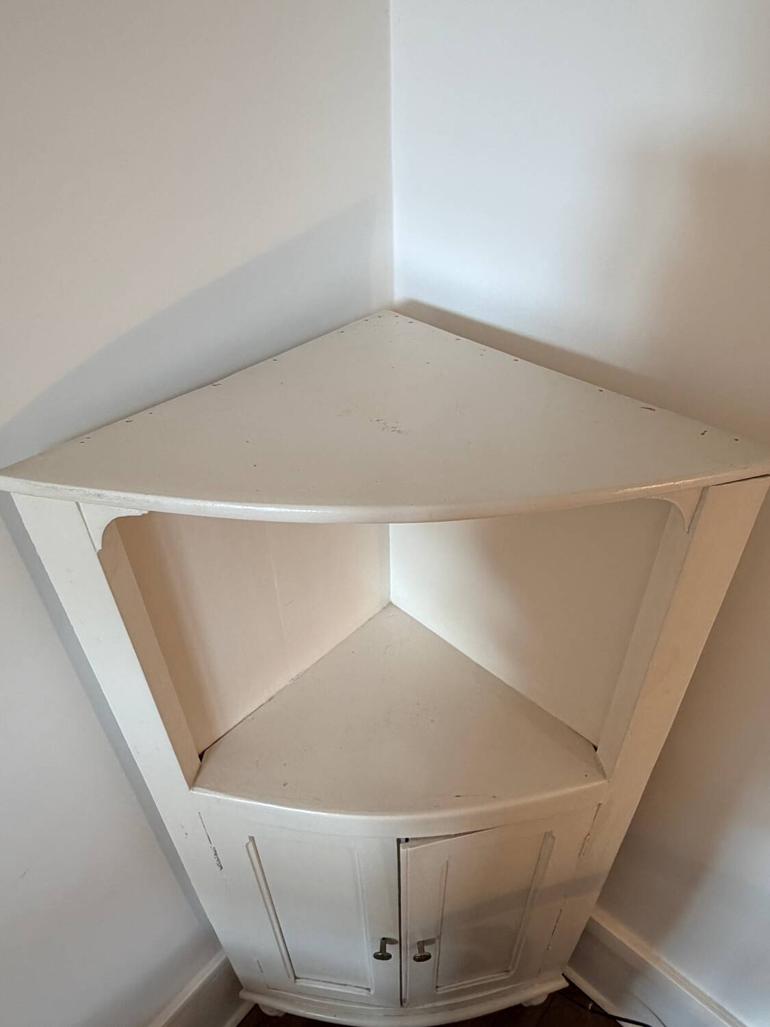 Meuble d’angle - bois massif