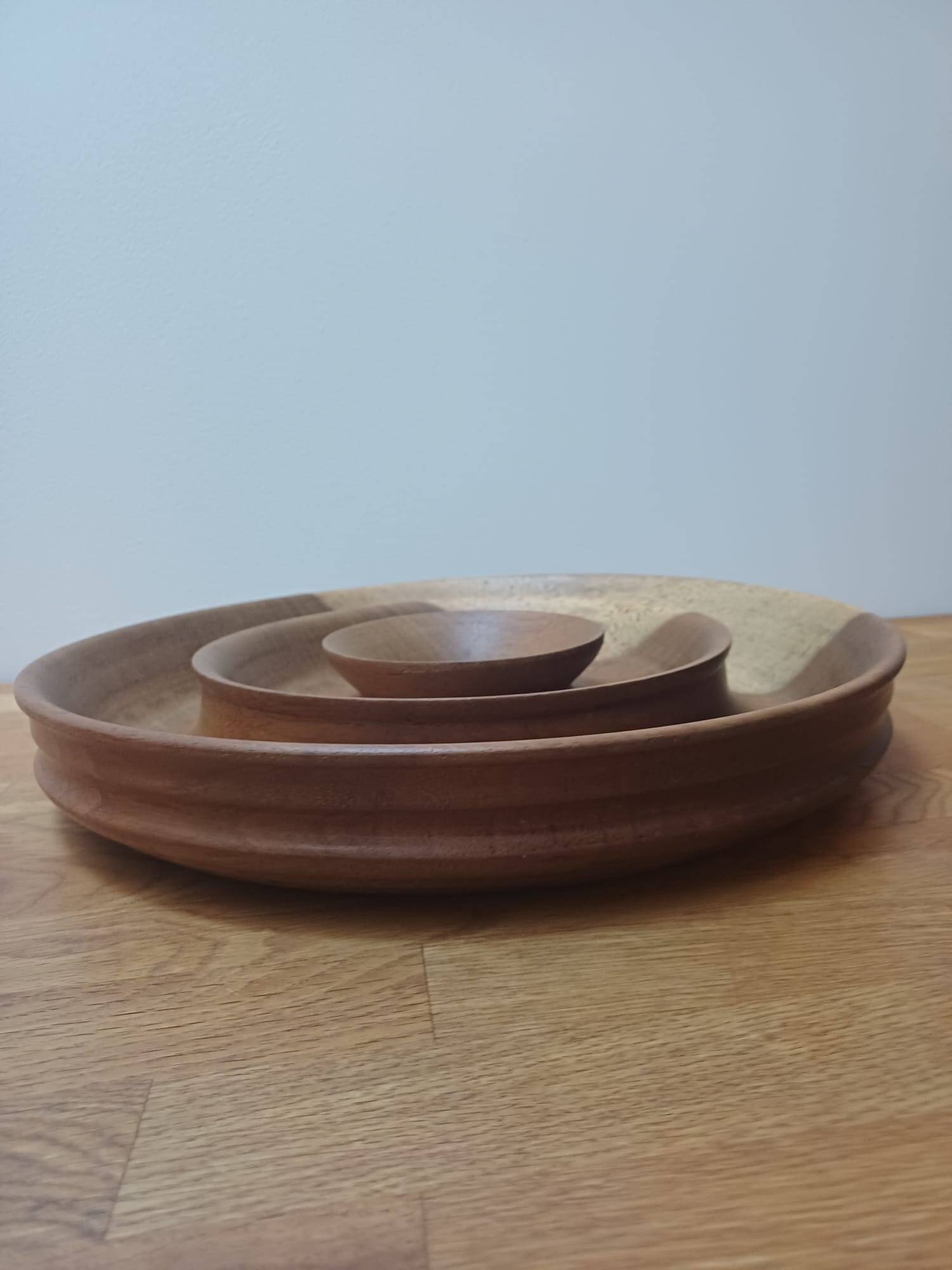 Plateau artisanal en bois tourné