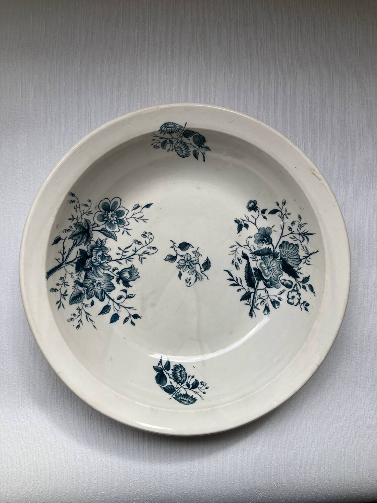 Plat Terre de feu de Grigny motif floral XIX - XXème