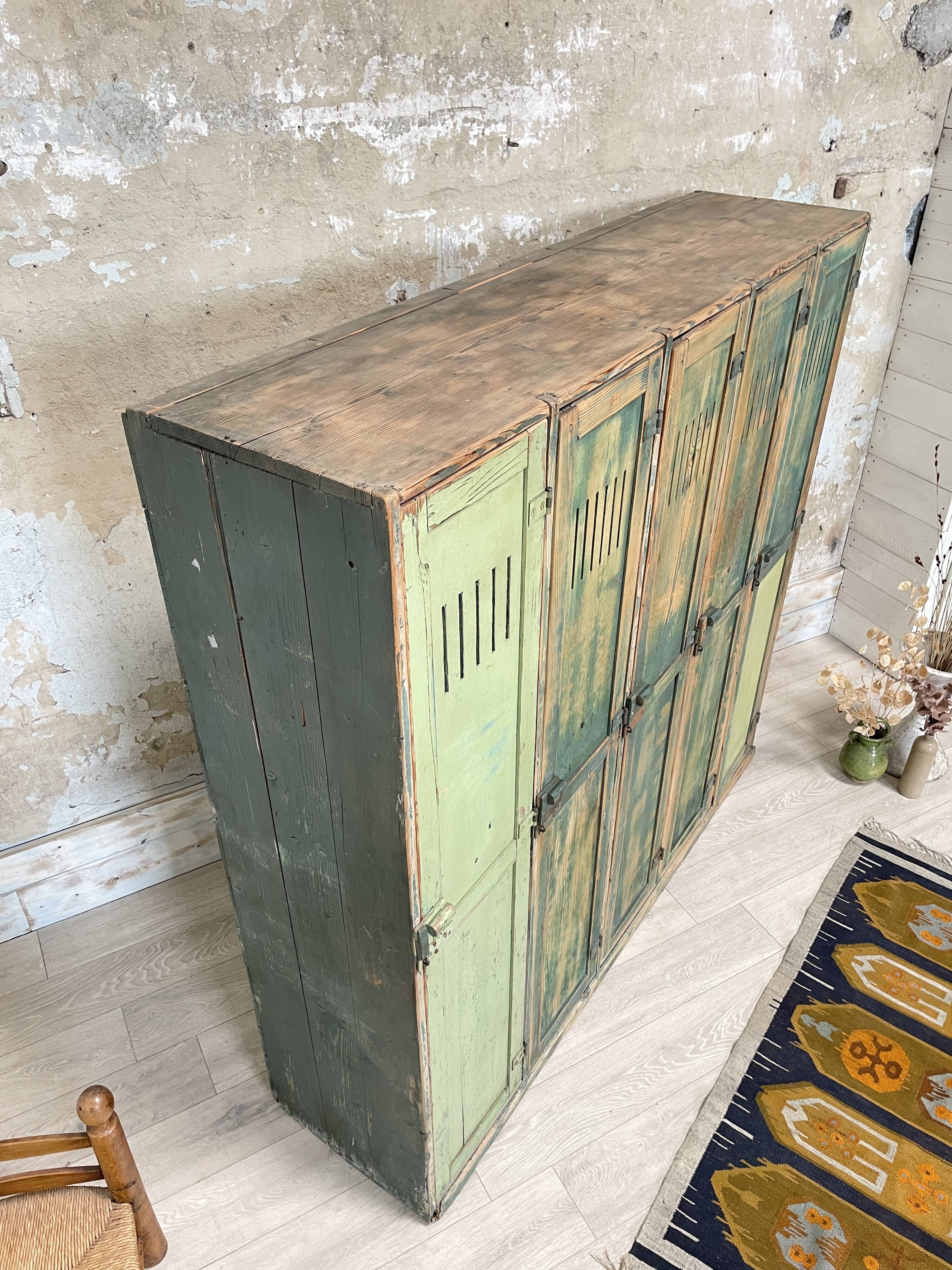 5-door cloakroom in patinated wood