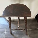 High tripod saddle stool