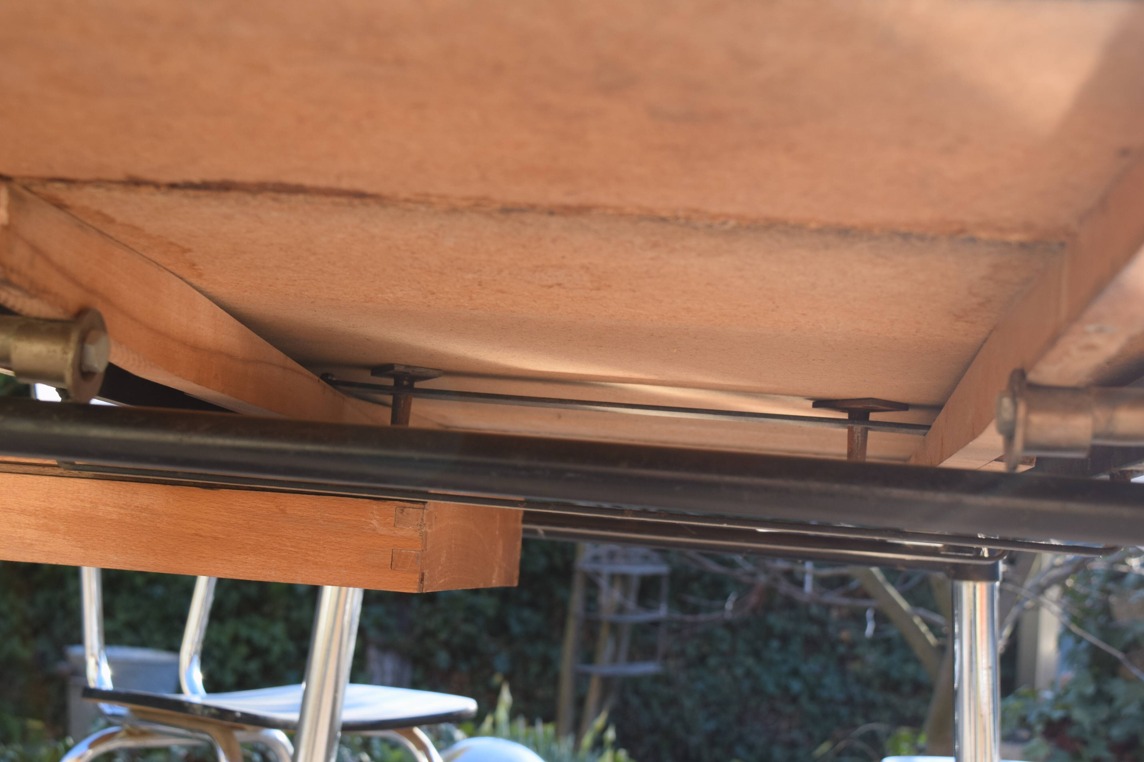 Set of table and four chairs formica