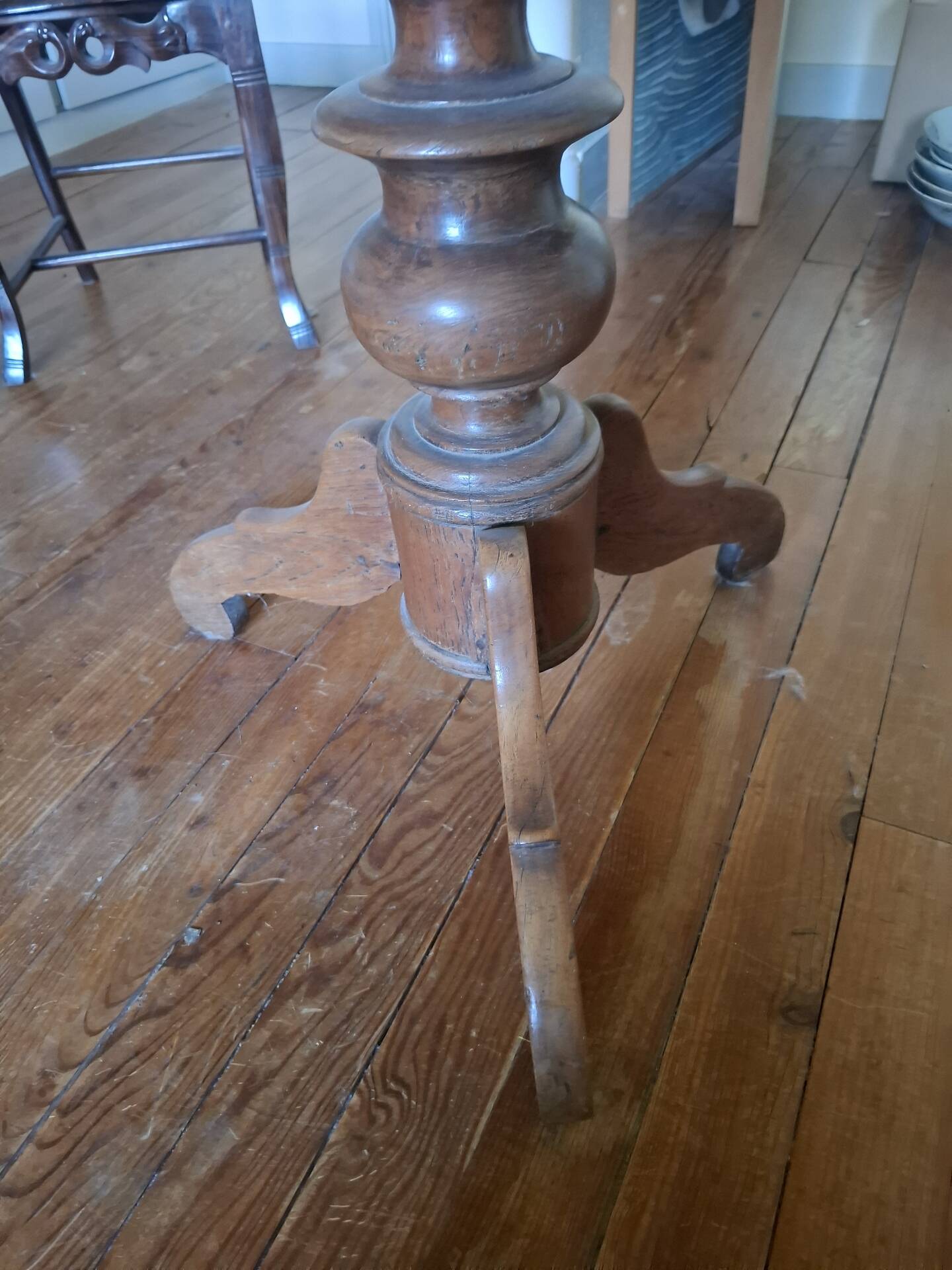 Table ronde bois massif