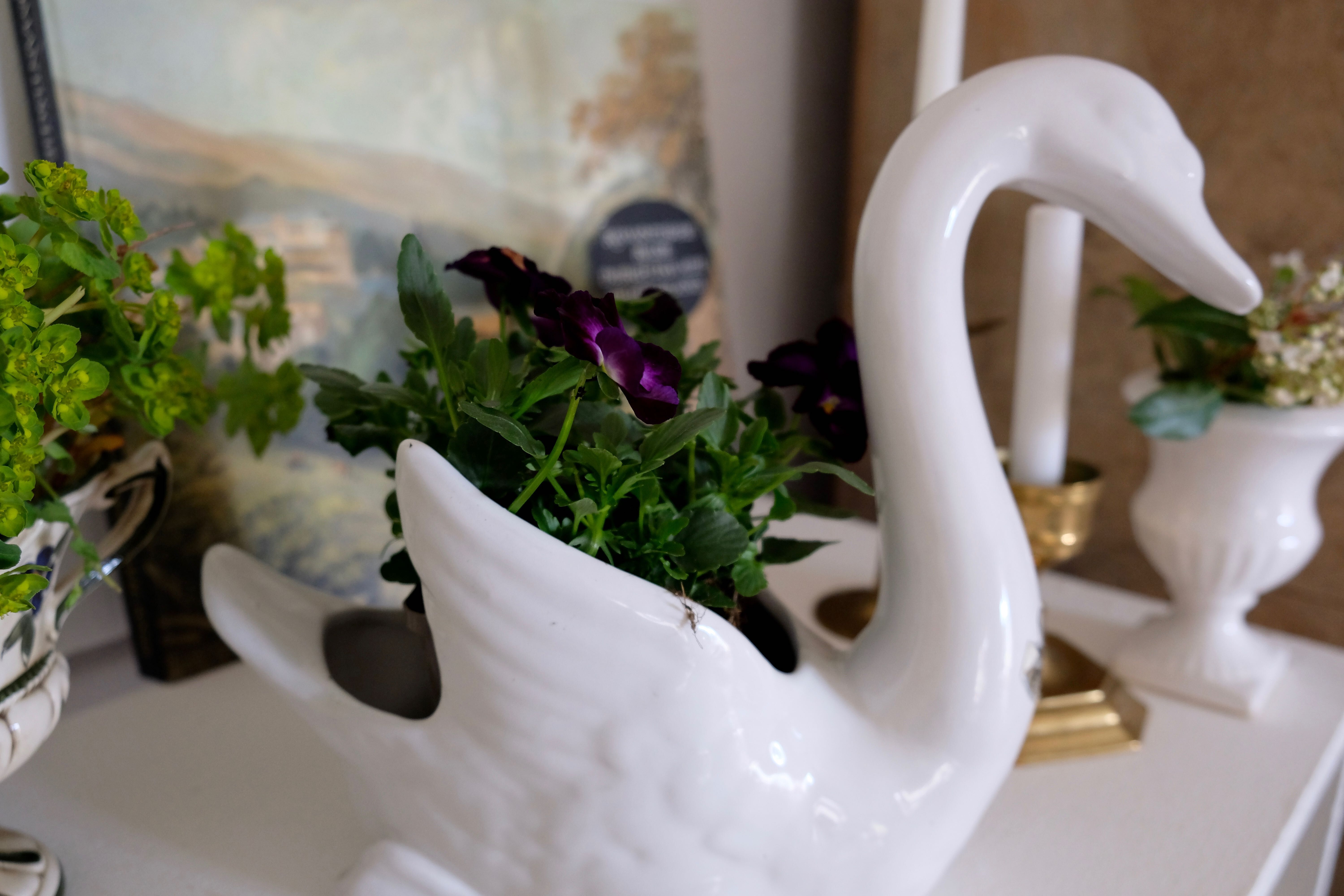 Swan pot cover "Faïence d'Art"