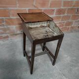 Ancien pupitre d'écolier en bois noirci