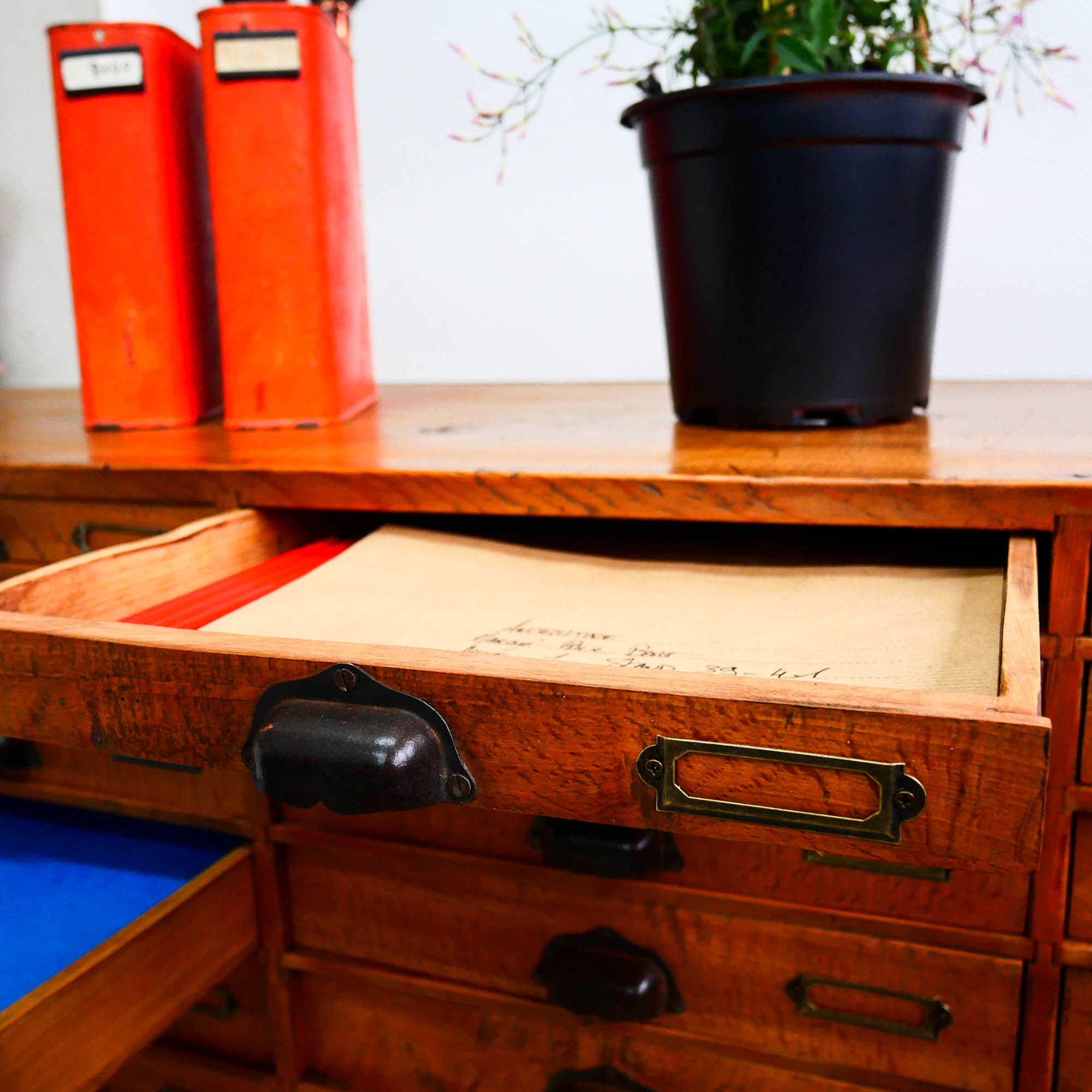 32-drawer trade cabinet