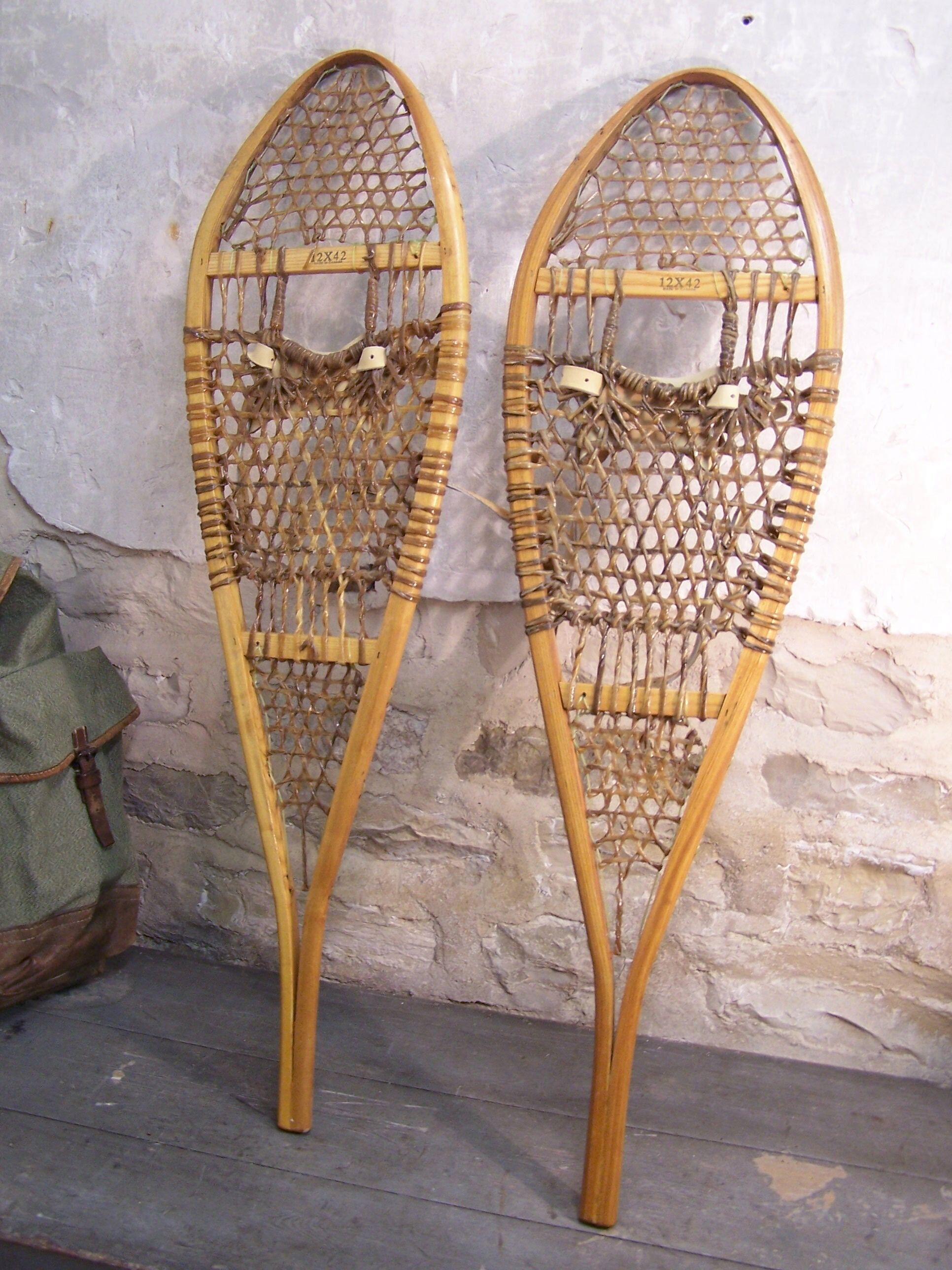 Anciennes raquettes à neige Selency