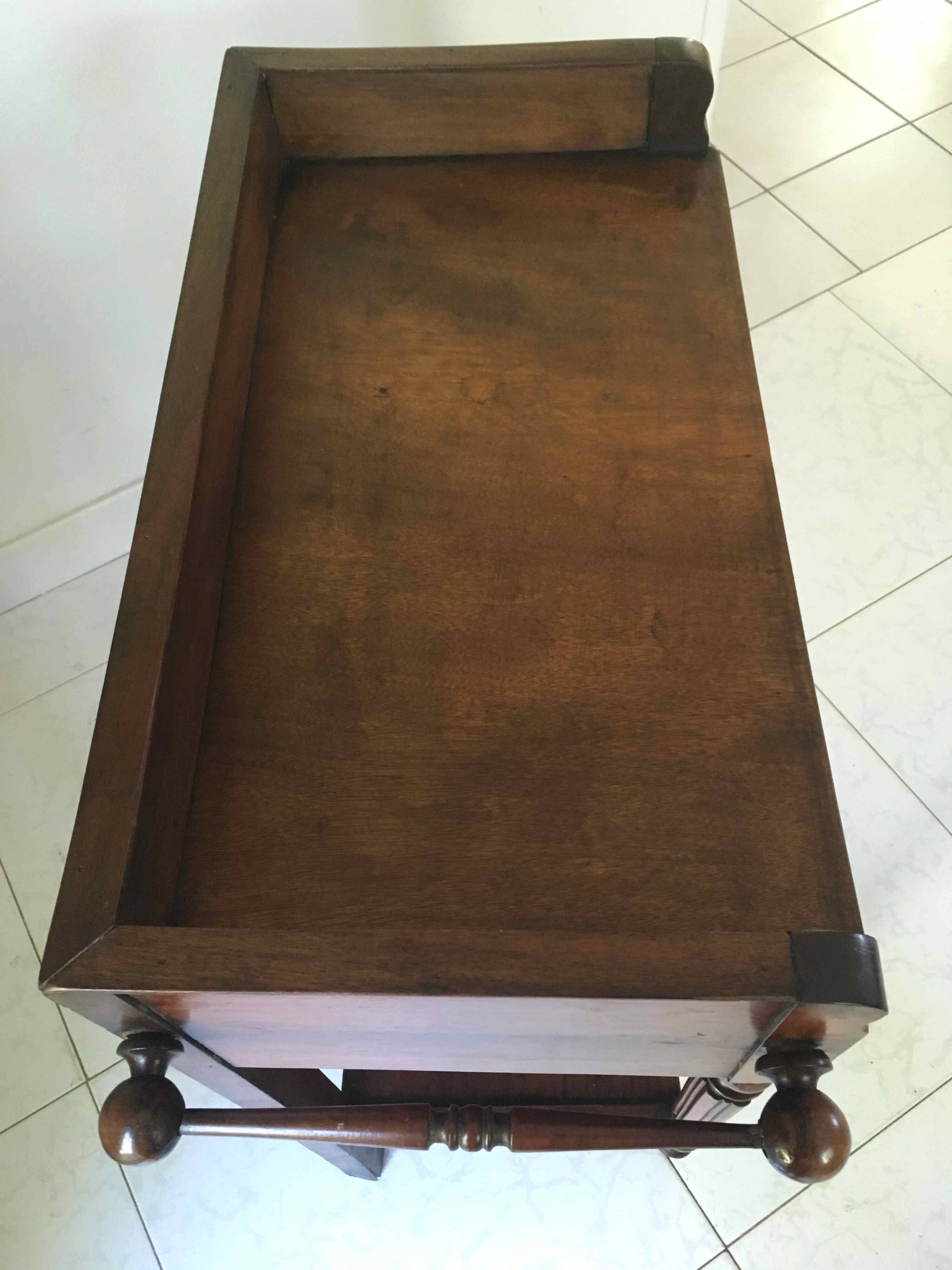 Table de toilette ou console