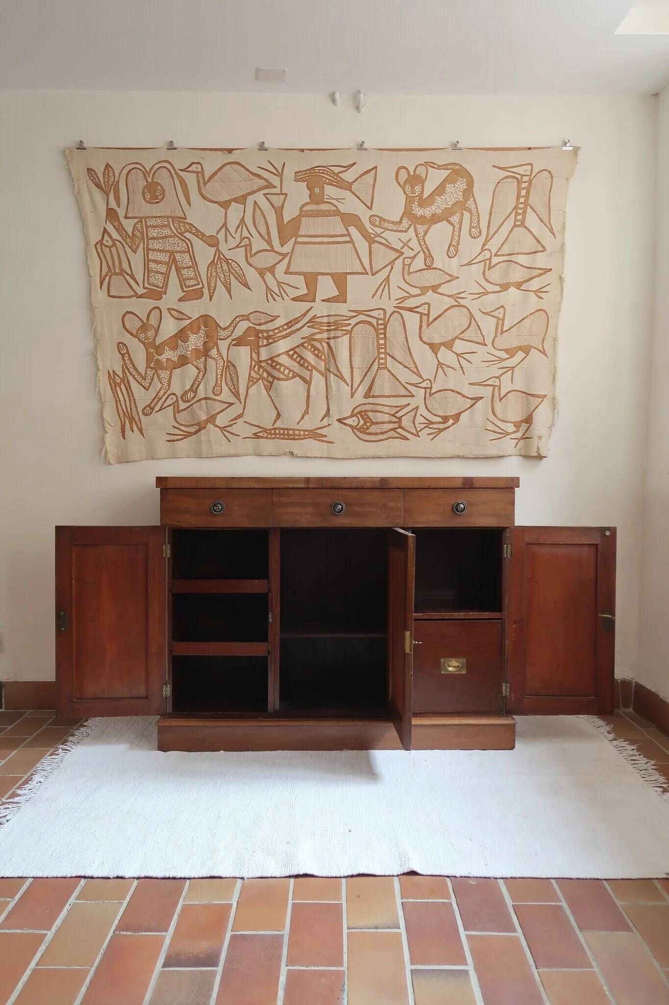 Walnut sideboard, 3 drawers and 3 doors, 1930s.