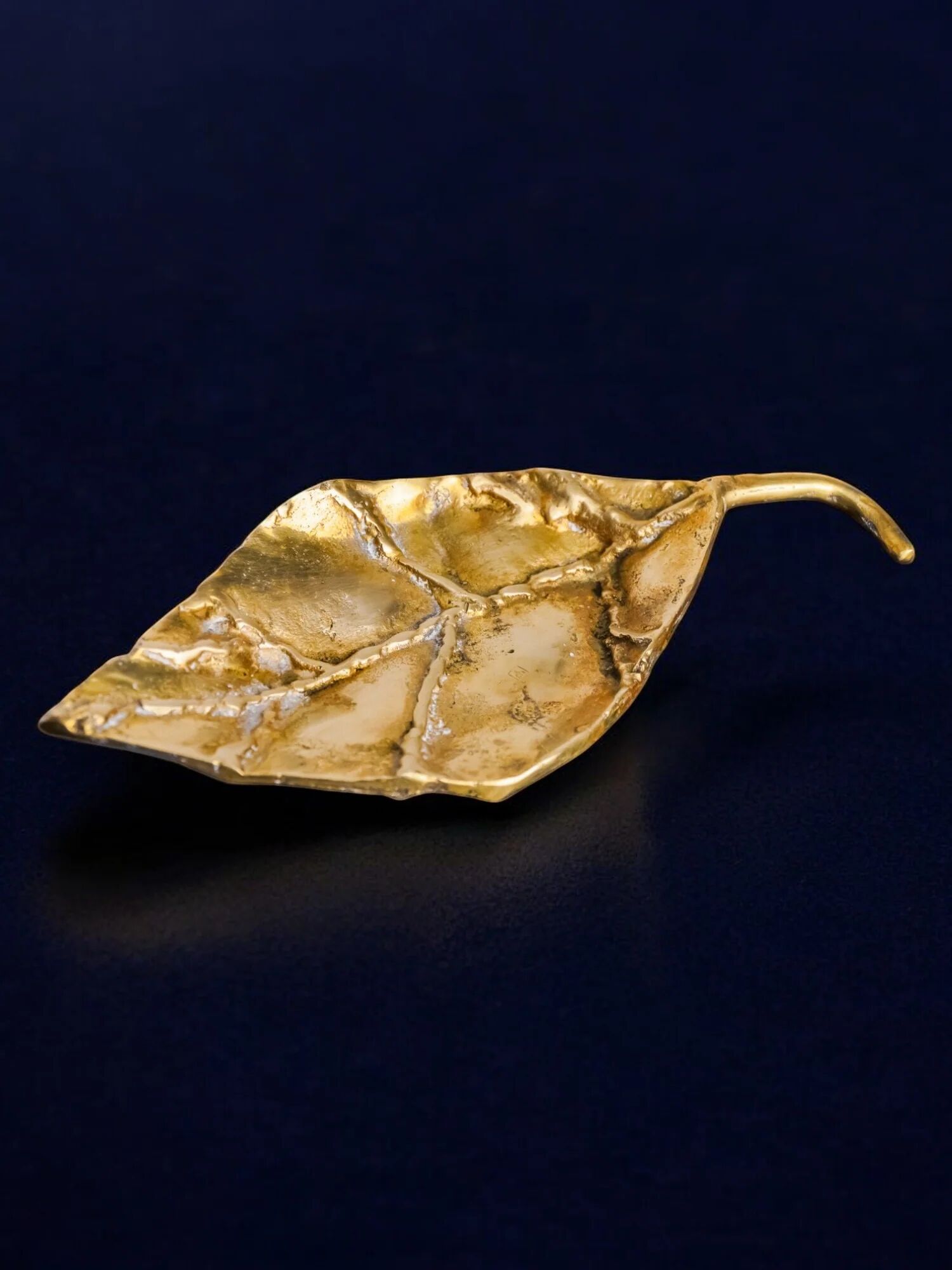 Brutalist leaf tray by David Marshall in bronze, Spain, 1970