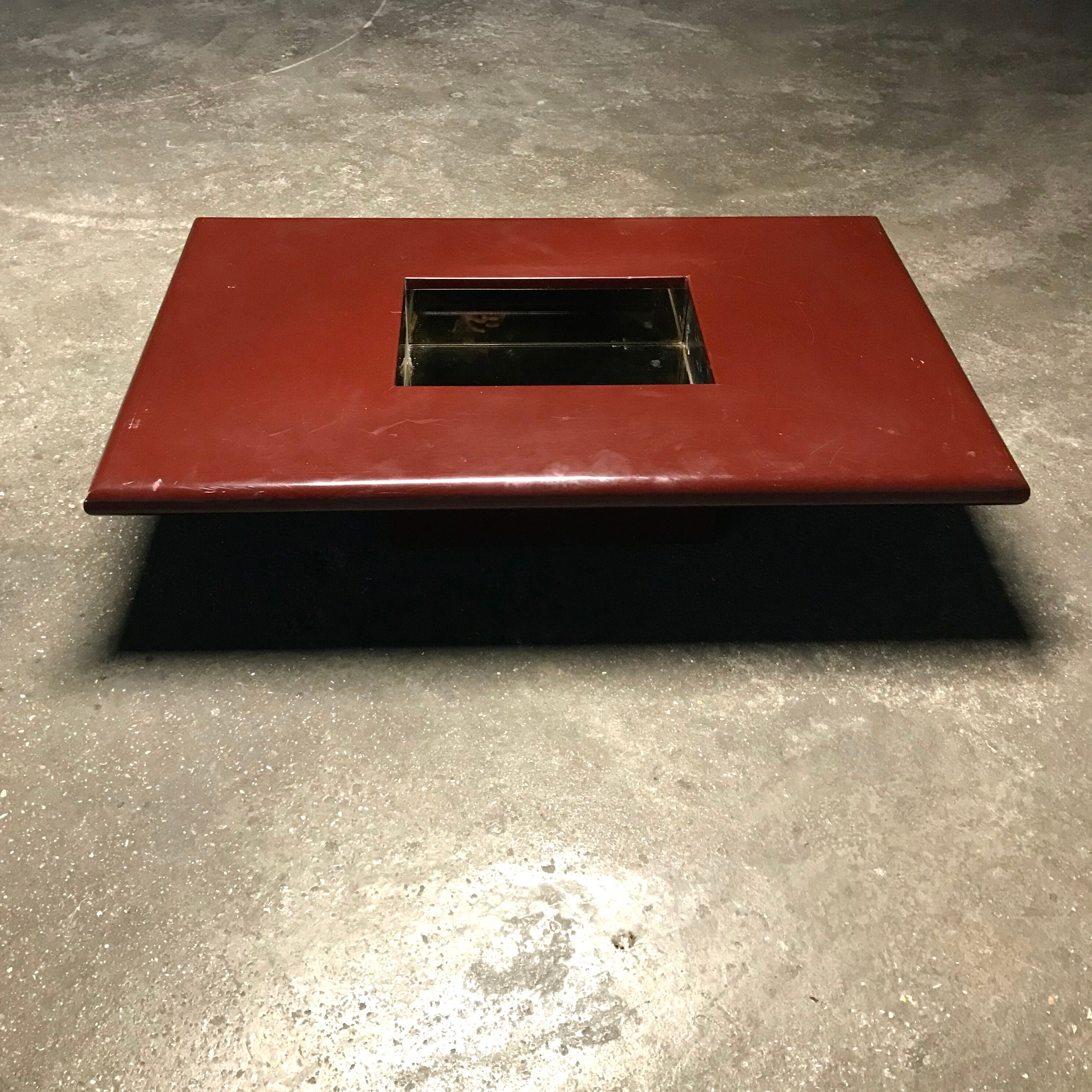 Table basse de Jean Claude mahey, laque, 1970, design vintage