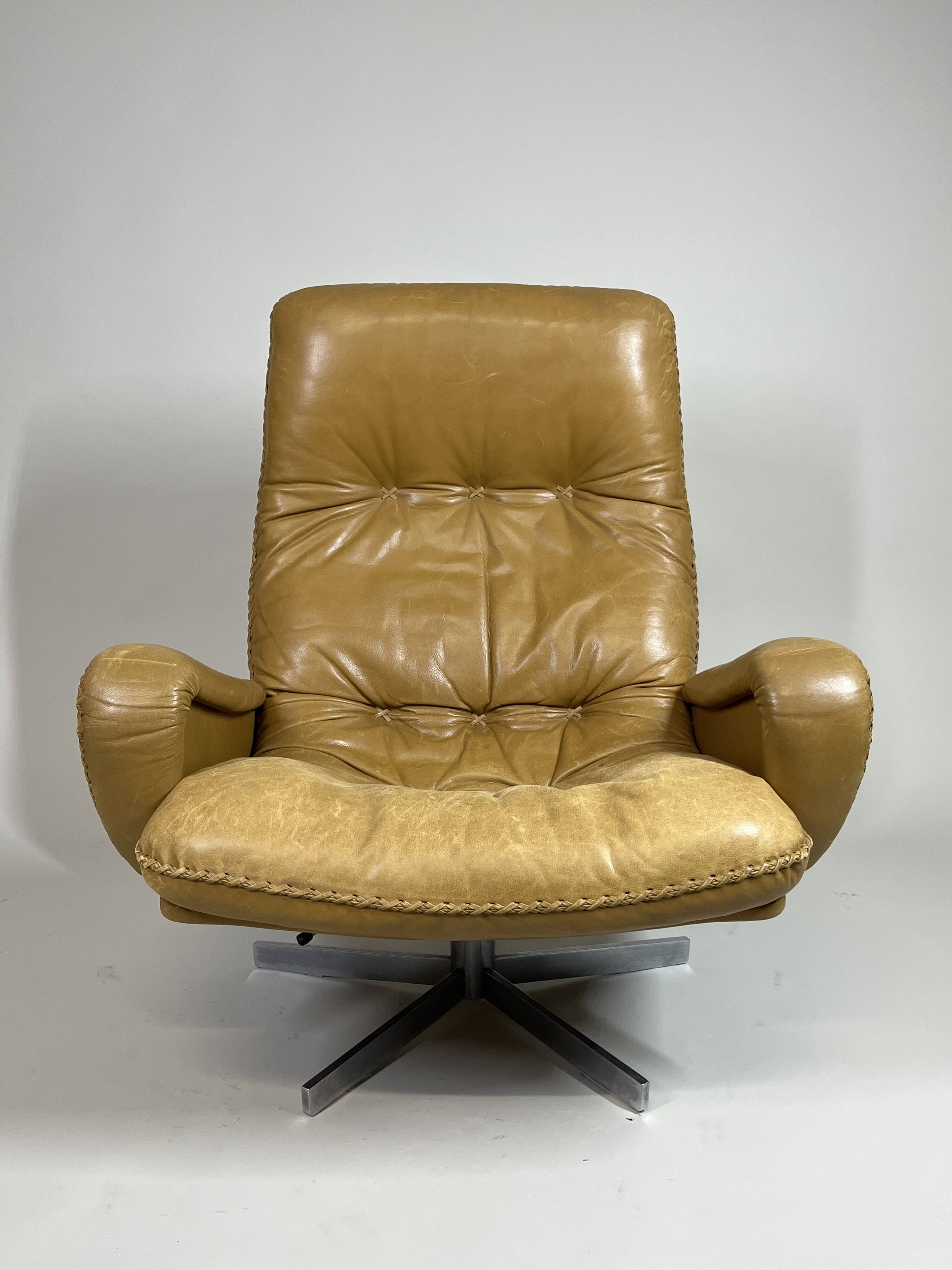 De Sede S231 Swivel Leather Armchair, 1960s