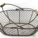Basket in wire mesh and wood