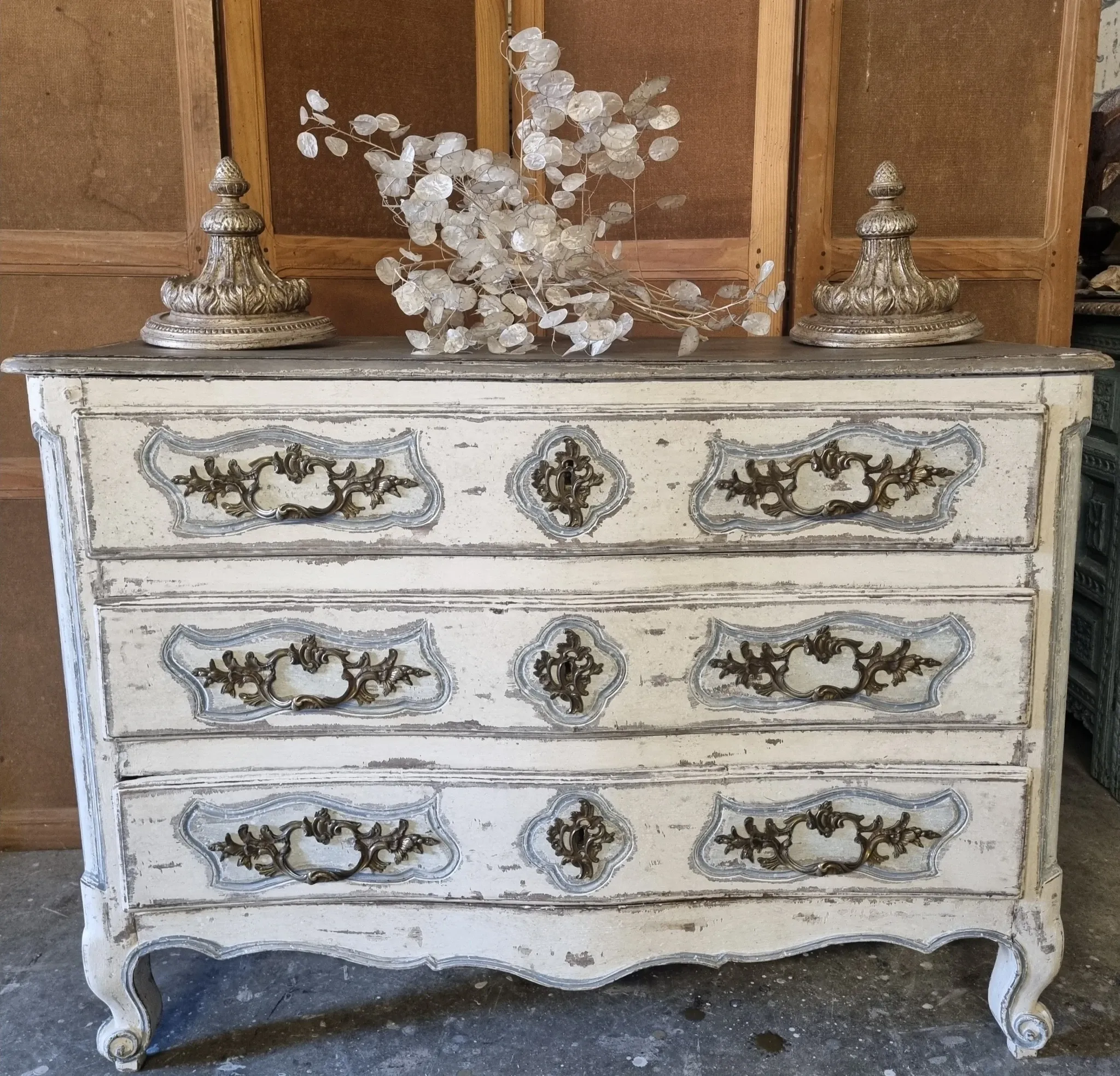 Chest of drawers