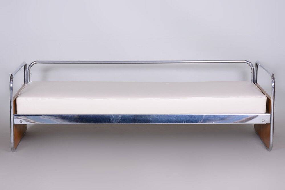Bauhaus Tubular Sofa in Oak, Chrome-Plated Steel & High Quality Leather attributed to Hynek Gottwald, Czech, 1930s