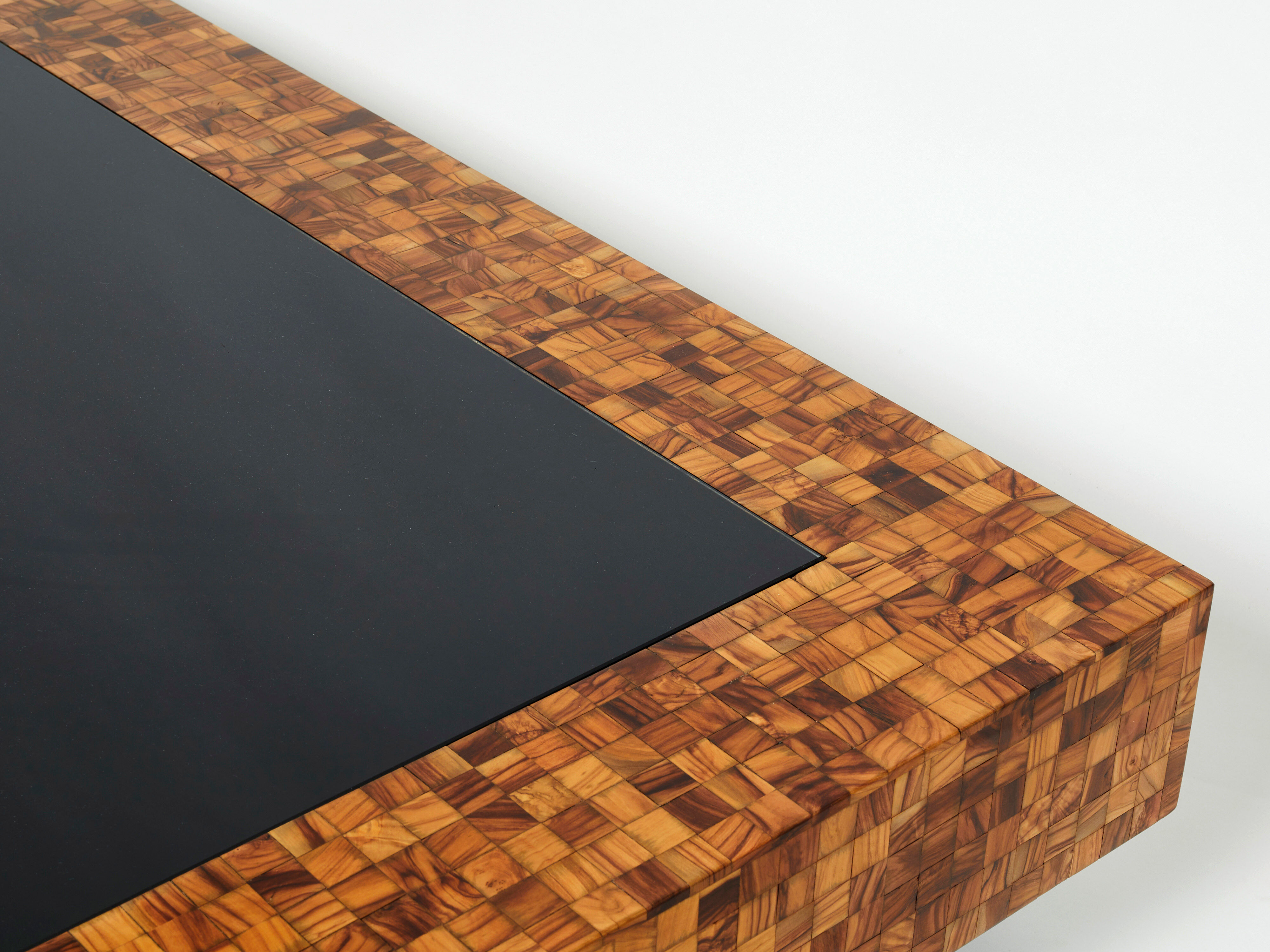 Table basse marqueterie de bois d’olivier par Sandro Petti 1970