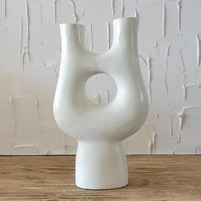 Vase forme organique en tadelakt blanc