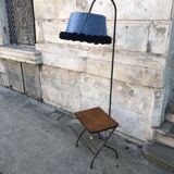 Reading light with scoubidou magazine holder
