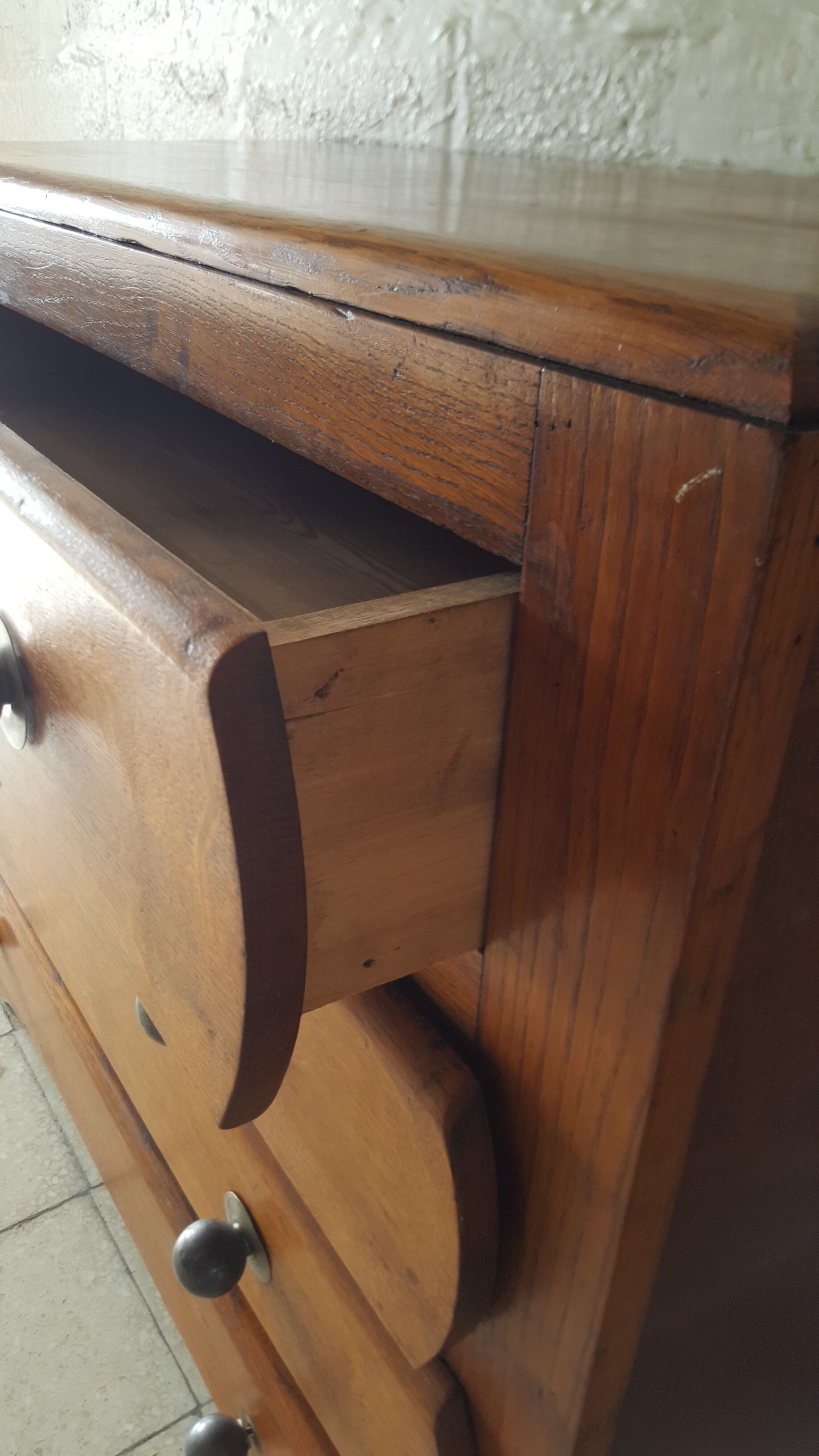 Art Deco chest of drawers
