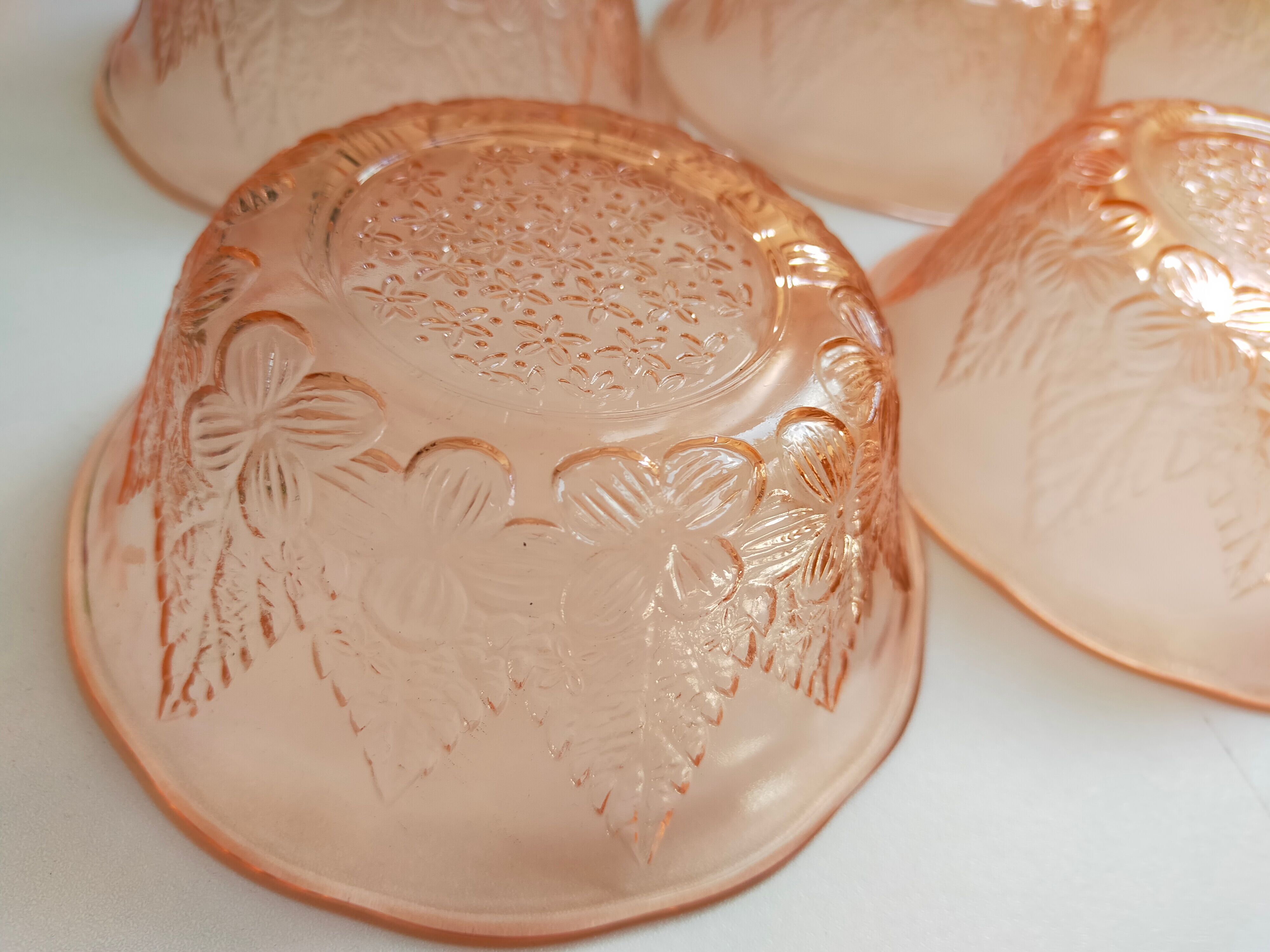 Bowls engraved flowers and signed