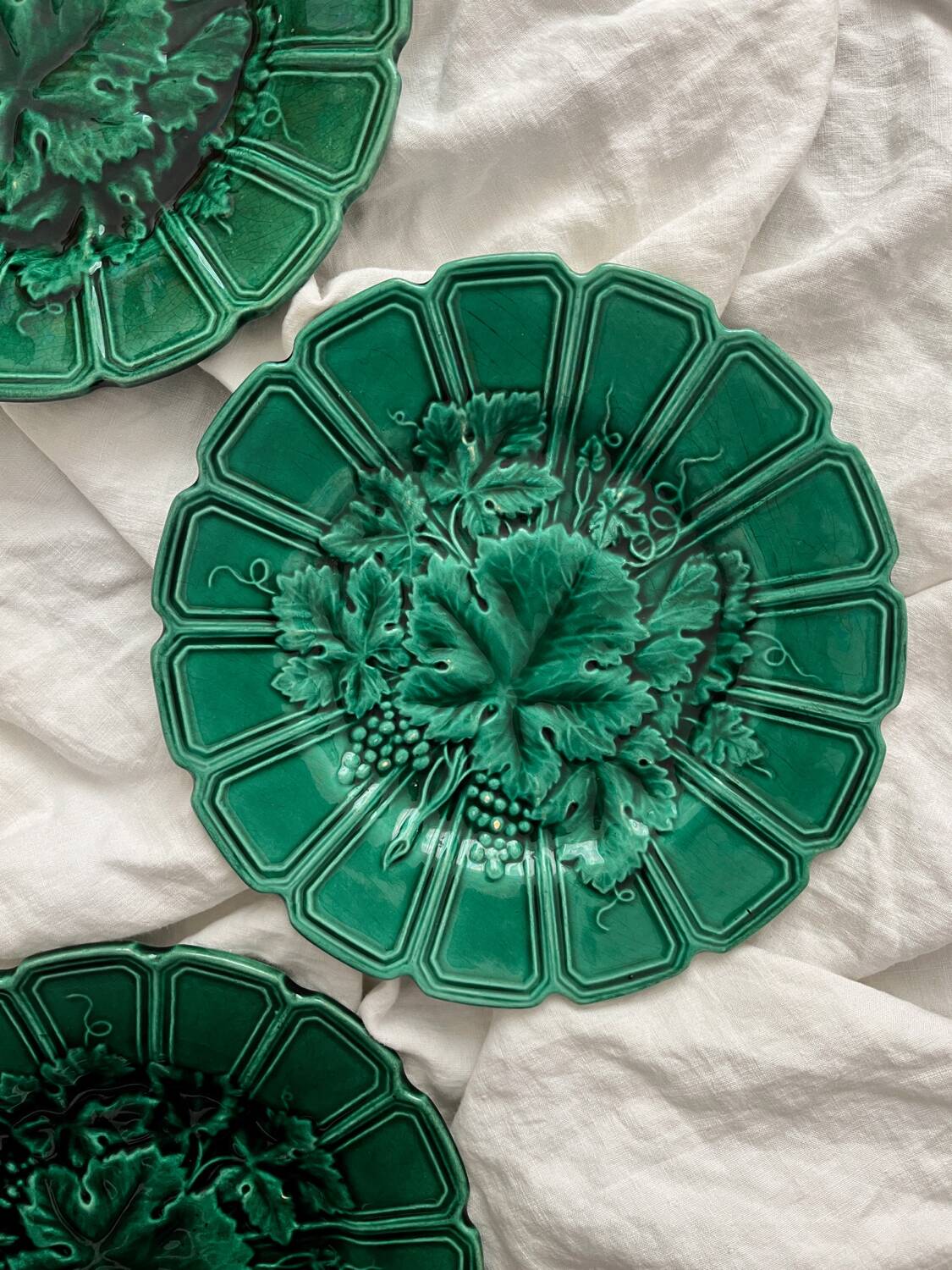 4 old plates in Sarreguemines vine leaf slip