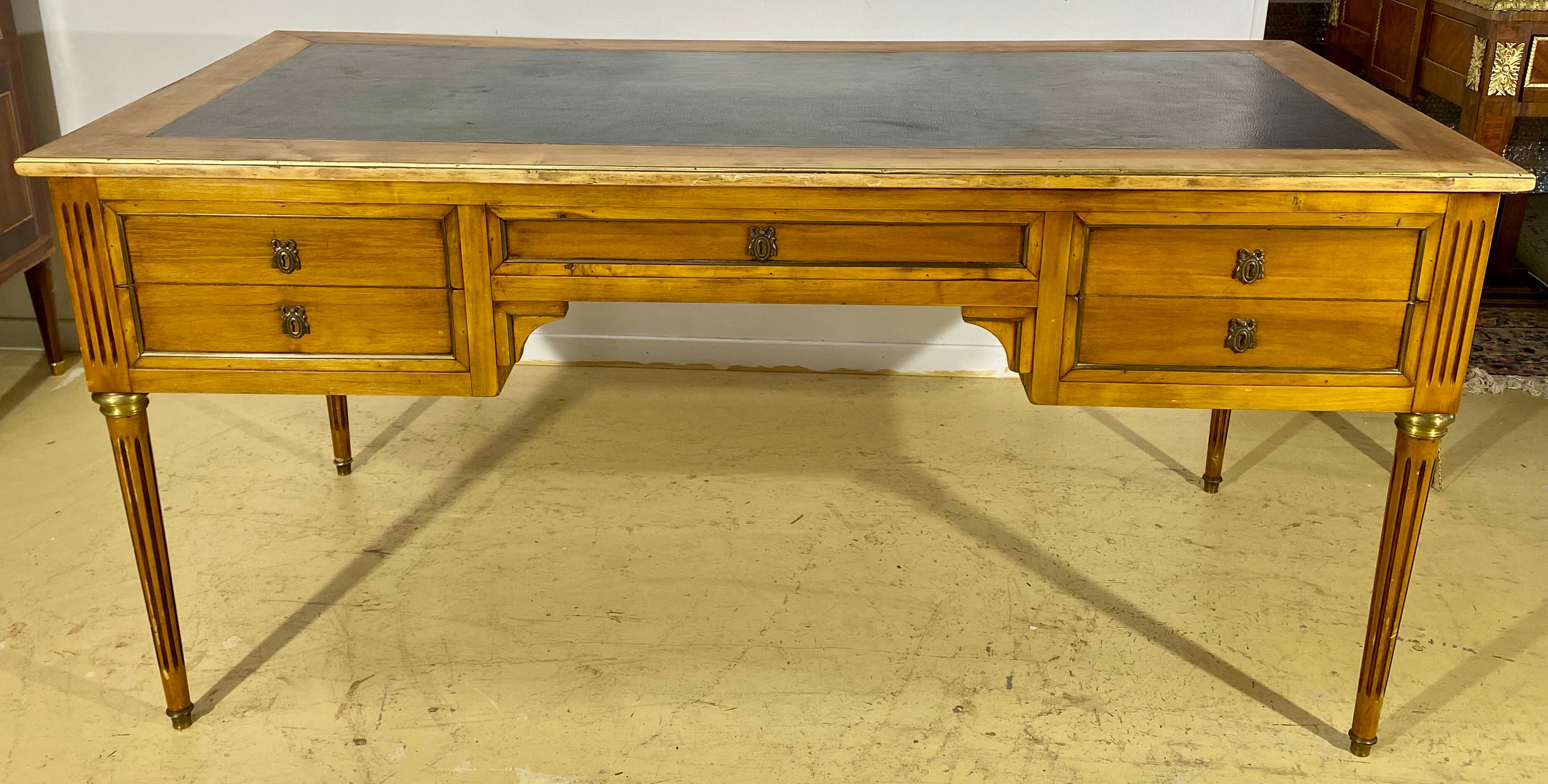 Louis XVI style desk in walnut veneer and brass fillets