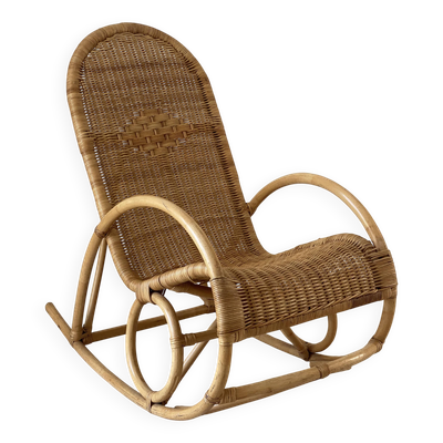 Fauteuil rocking-chair en rotin naturel.