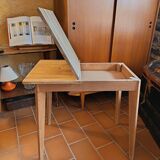 Scandinavian table with a system