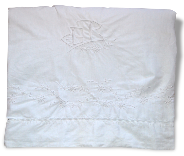 Linge ancien, drap plat brodé avec retour, monogrammé "GC