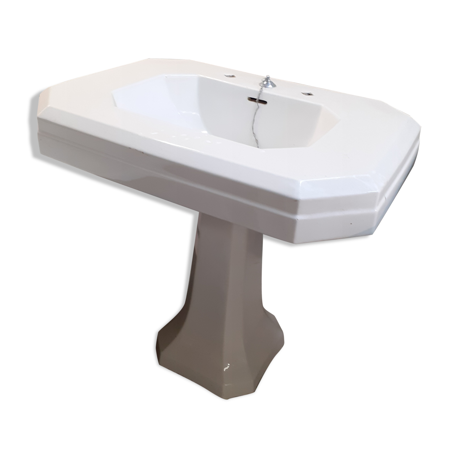 Sink, flared column at the bottom