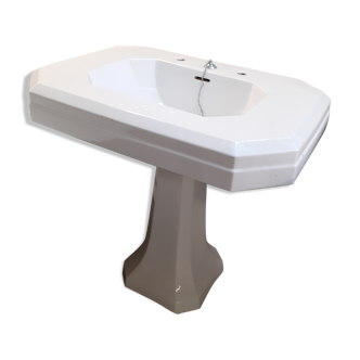 Sink, flared column at the bottom