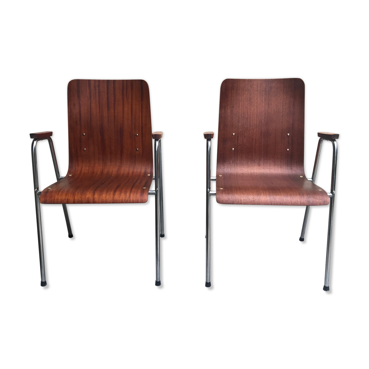 Chairs with multi-fold wooden armrest
