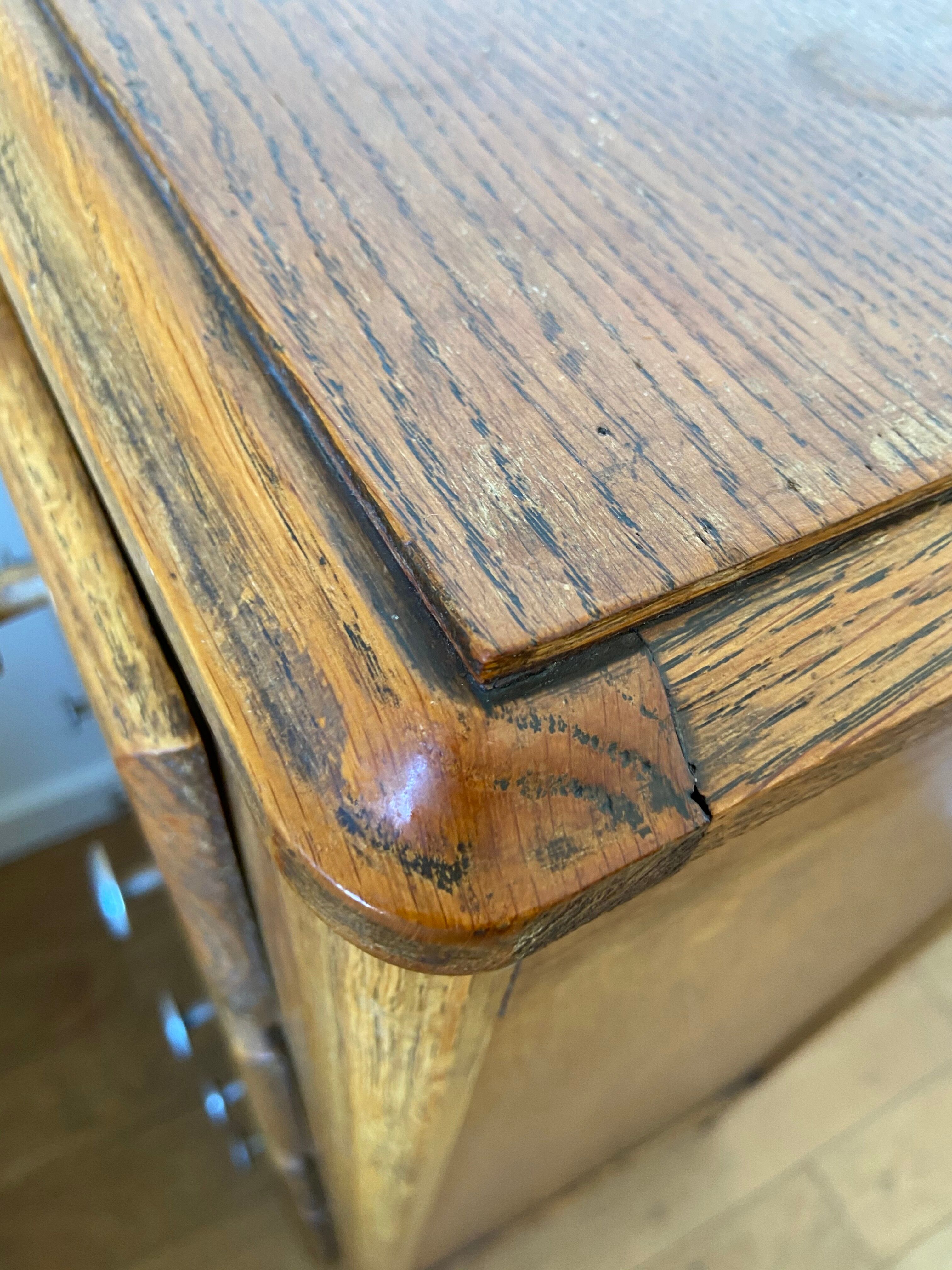 Wooden dresser 5 drawers