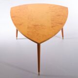 Table basse triangle en bois d'érable années 1950 hollande
