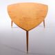 Table basse triangle en bois d'érable années 1950 hollande