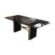 Table de salle à manger en verre avec piètement laiton.