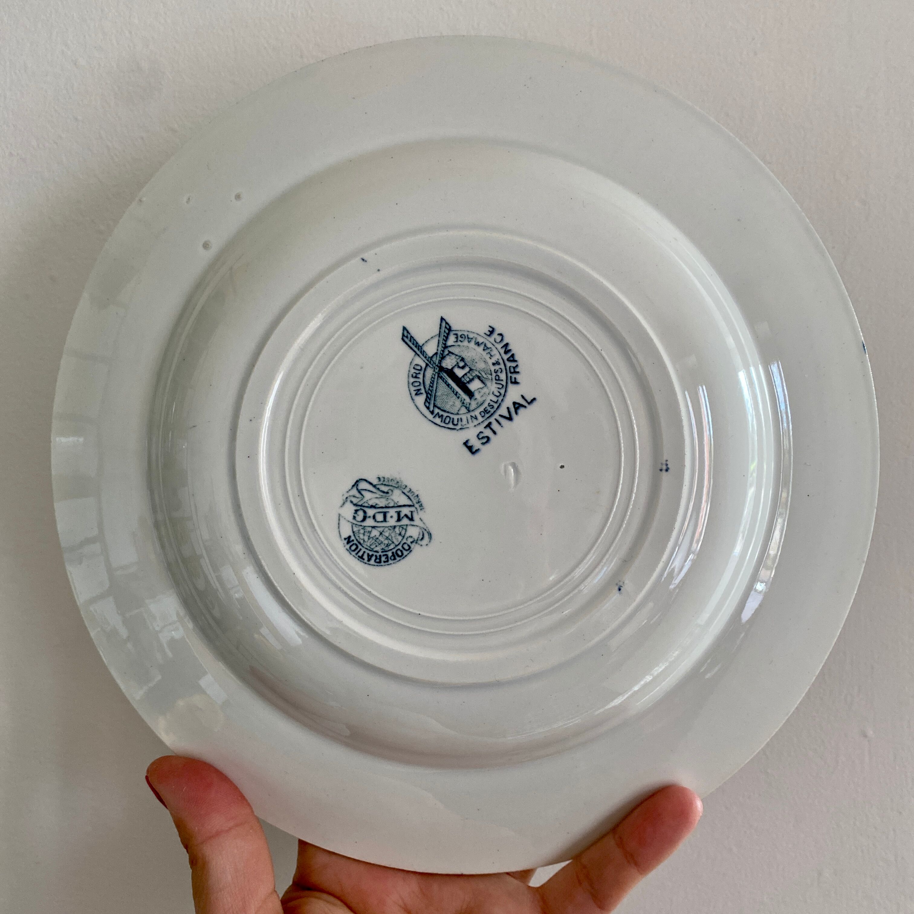 Lor of 6 vintage hollow plates in iron earth, mismatched models