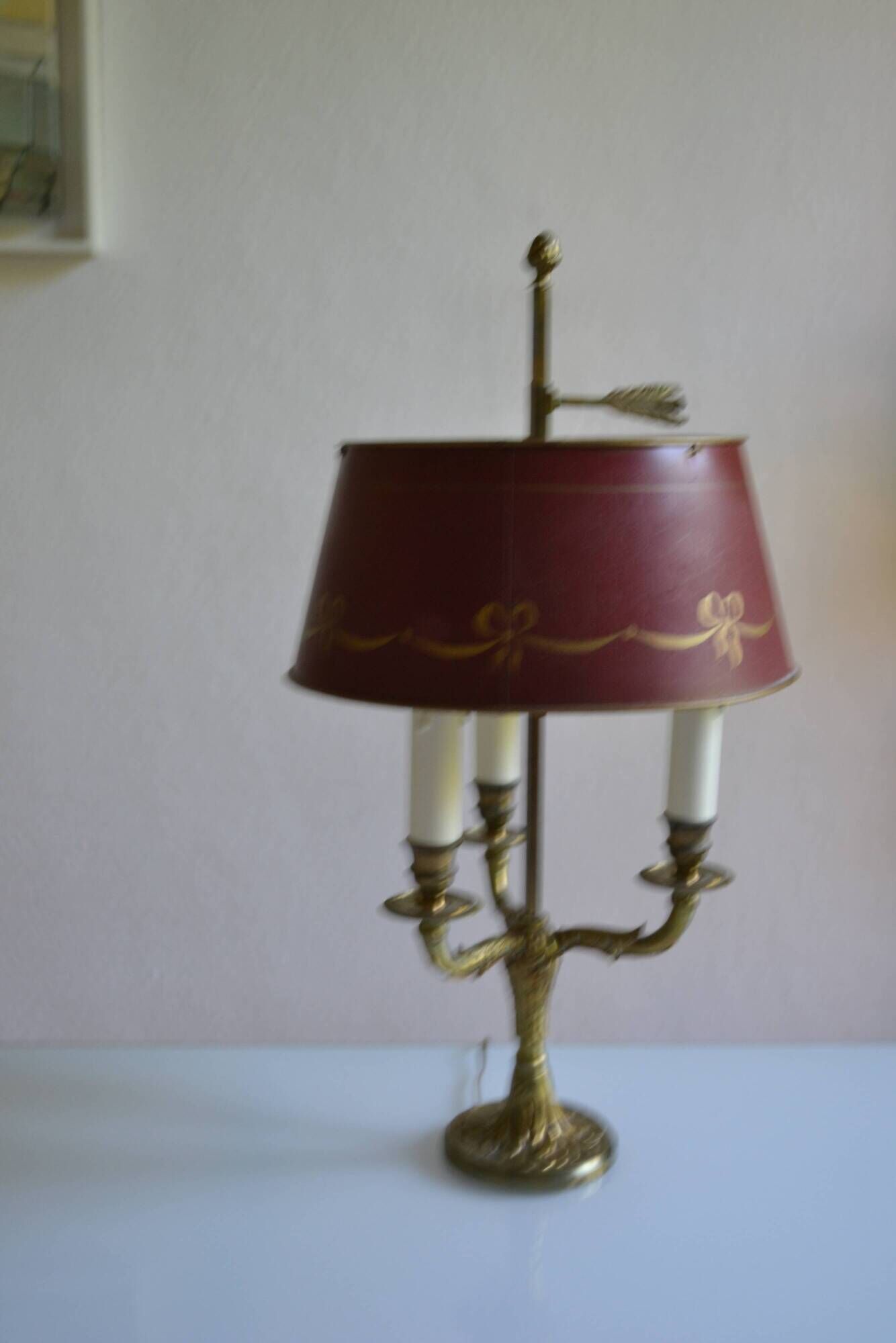 Lampe bouillotte 3 feux bronze et abat jour tôle bordeaux
