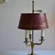 Lampe bouillotte 3 feux bronze et abat jour tôle bordeaux