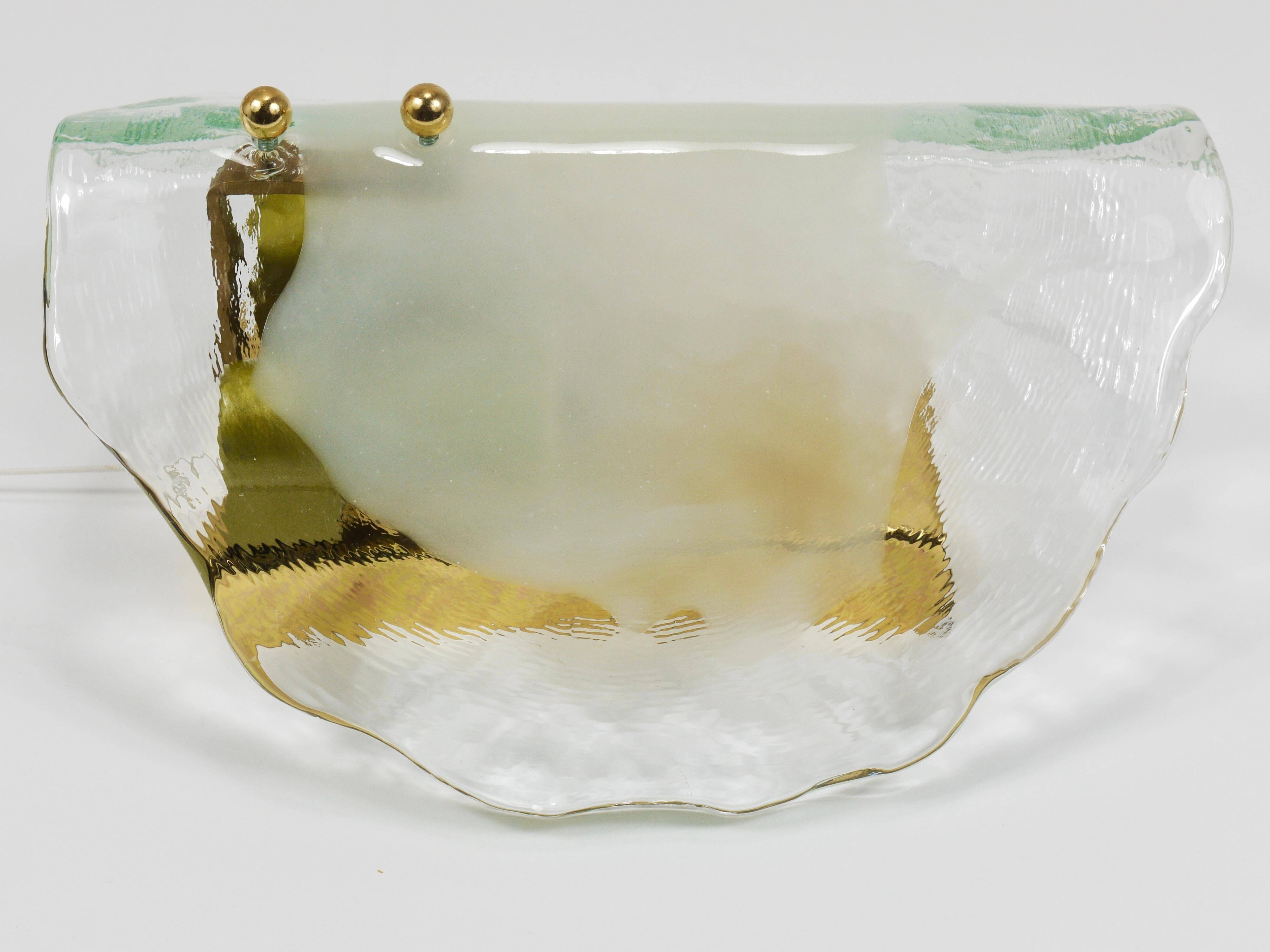 J.T. Kalmar Applique Murano en Laiton et Verre en Forme de Pétale, Vienne, années 1970