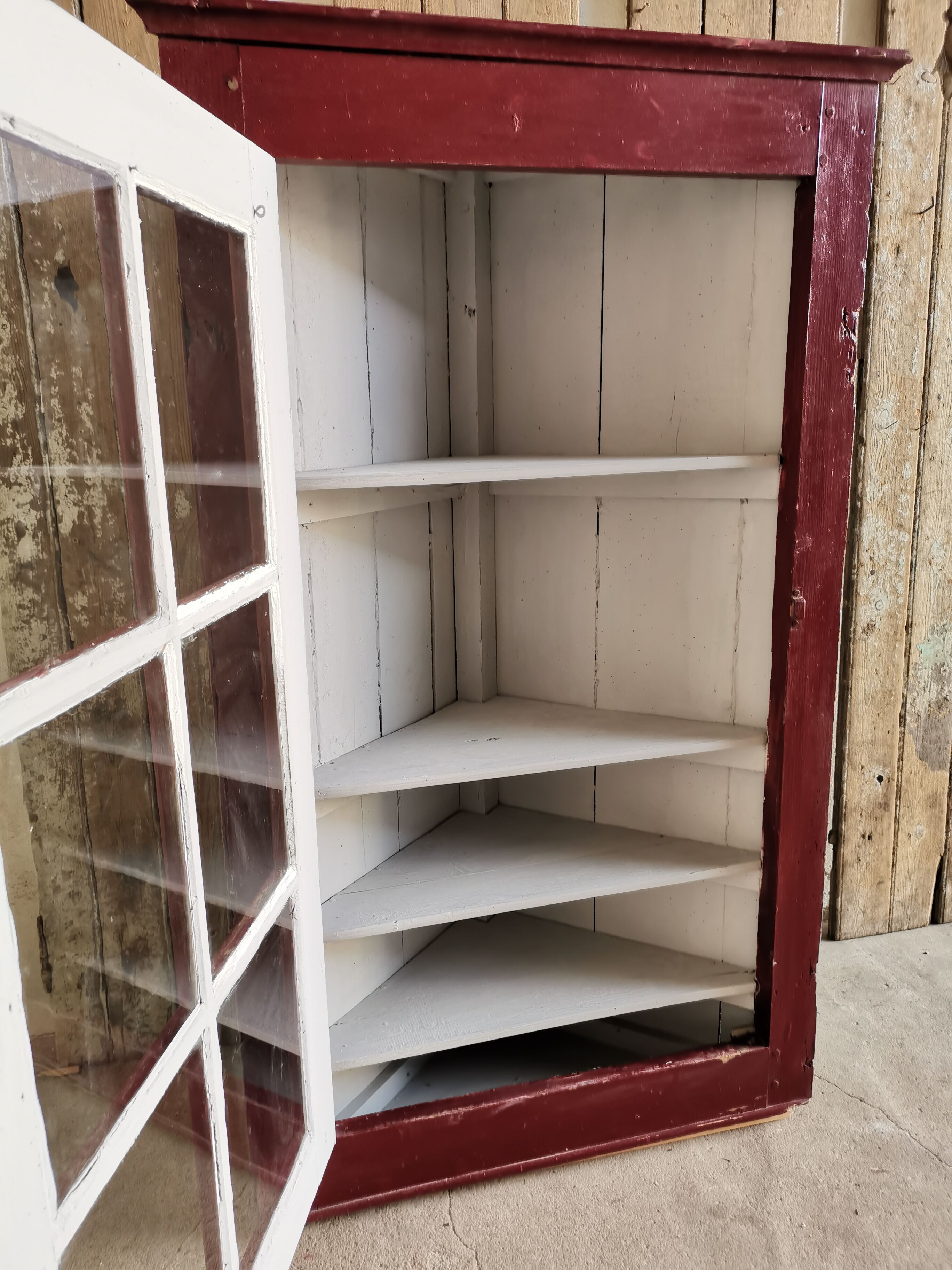 Vitrine de mercerie, encoignure
