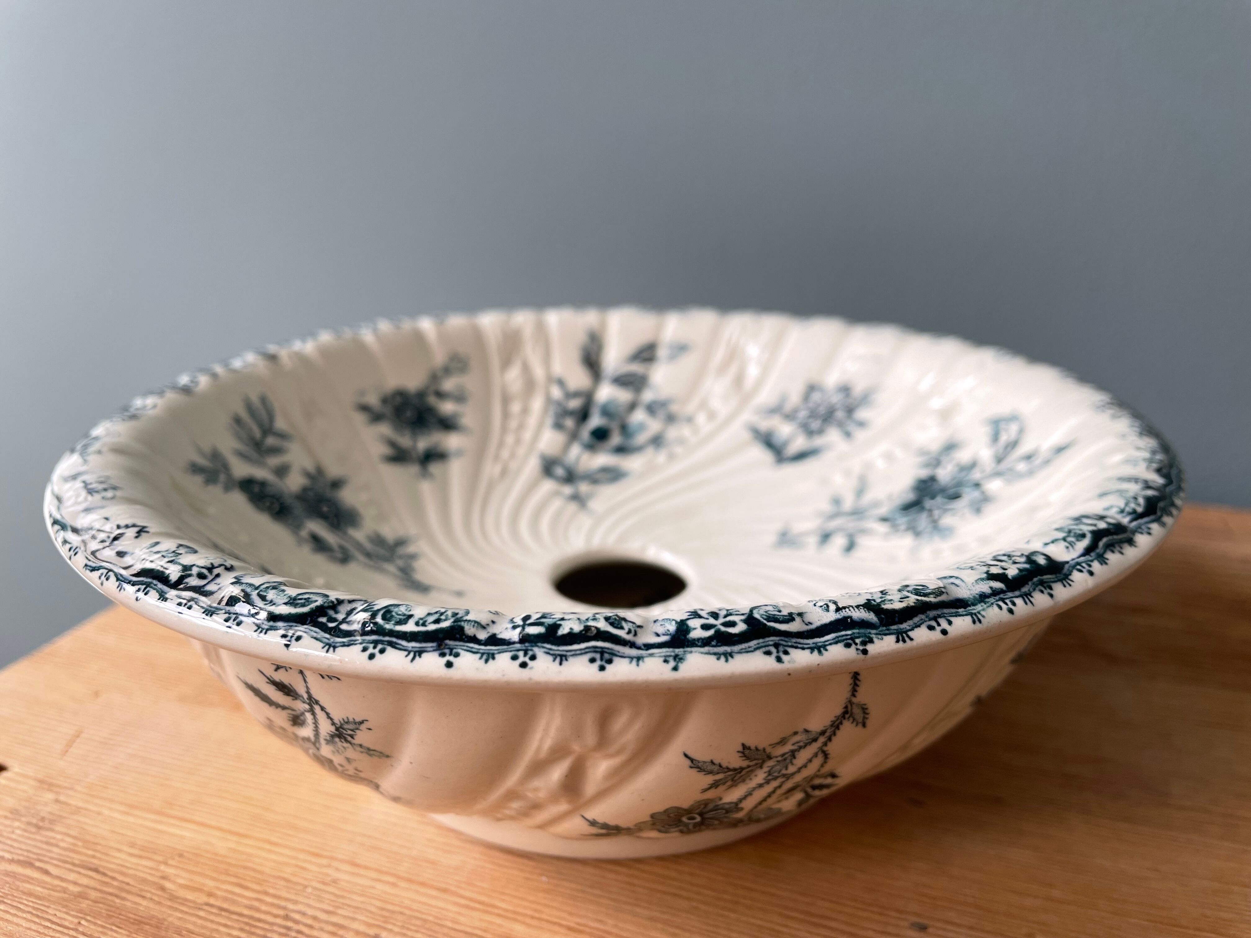 Soap cup 1900 in earthenware of St Amand Et Hamage, Nigella collection