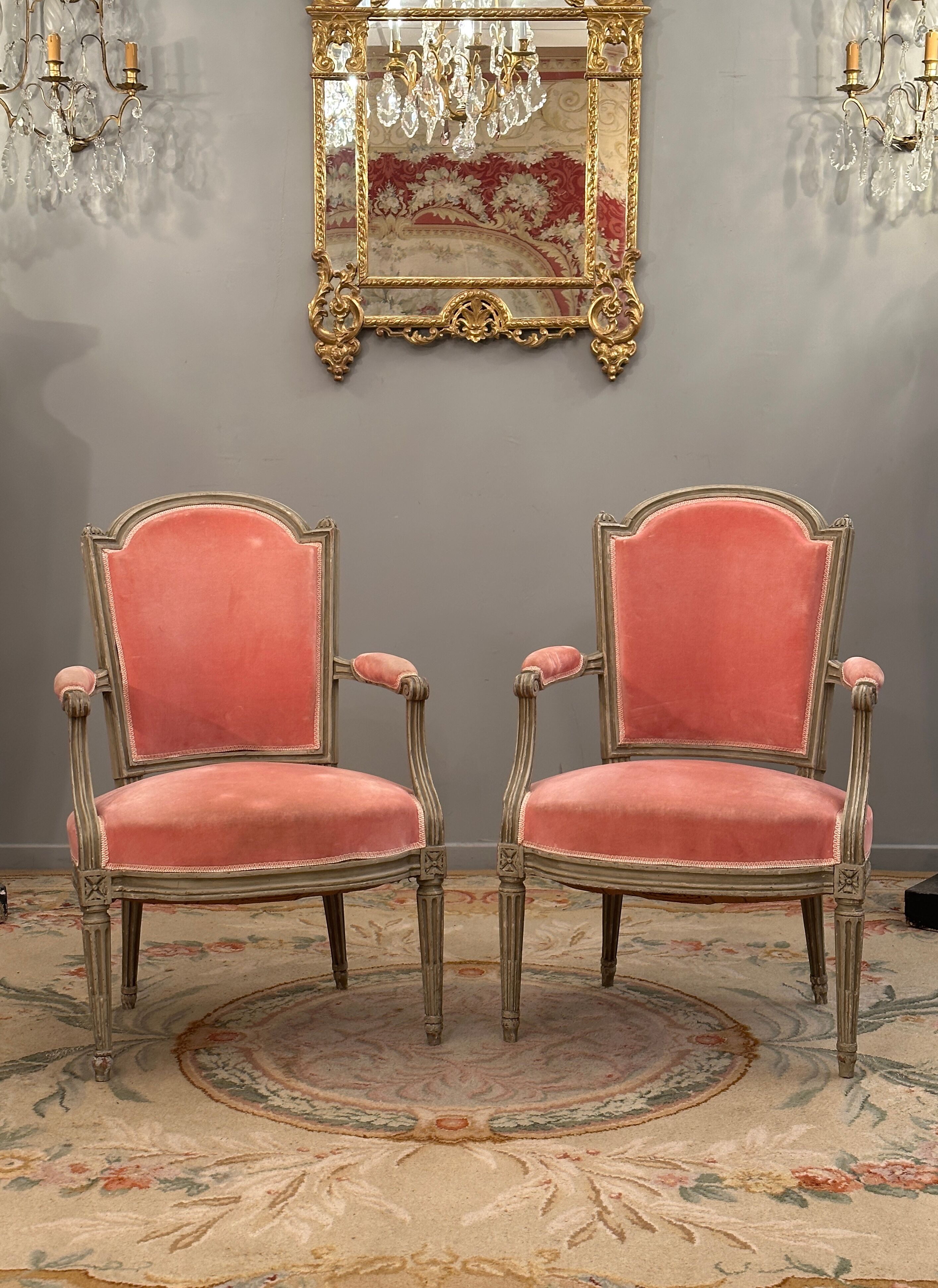 Paire de fauteuils cabriolets d'époque Louis XVI vers 1770