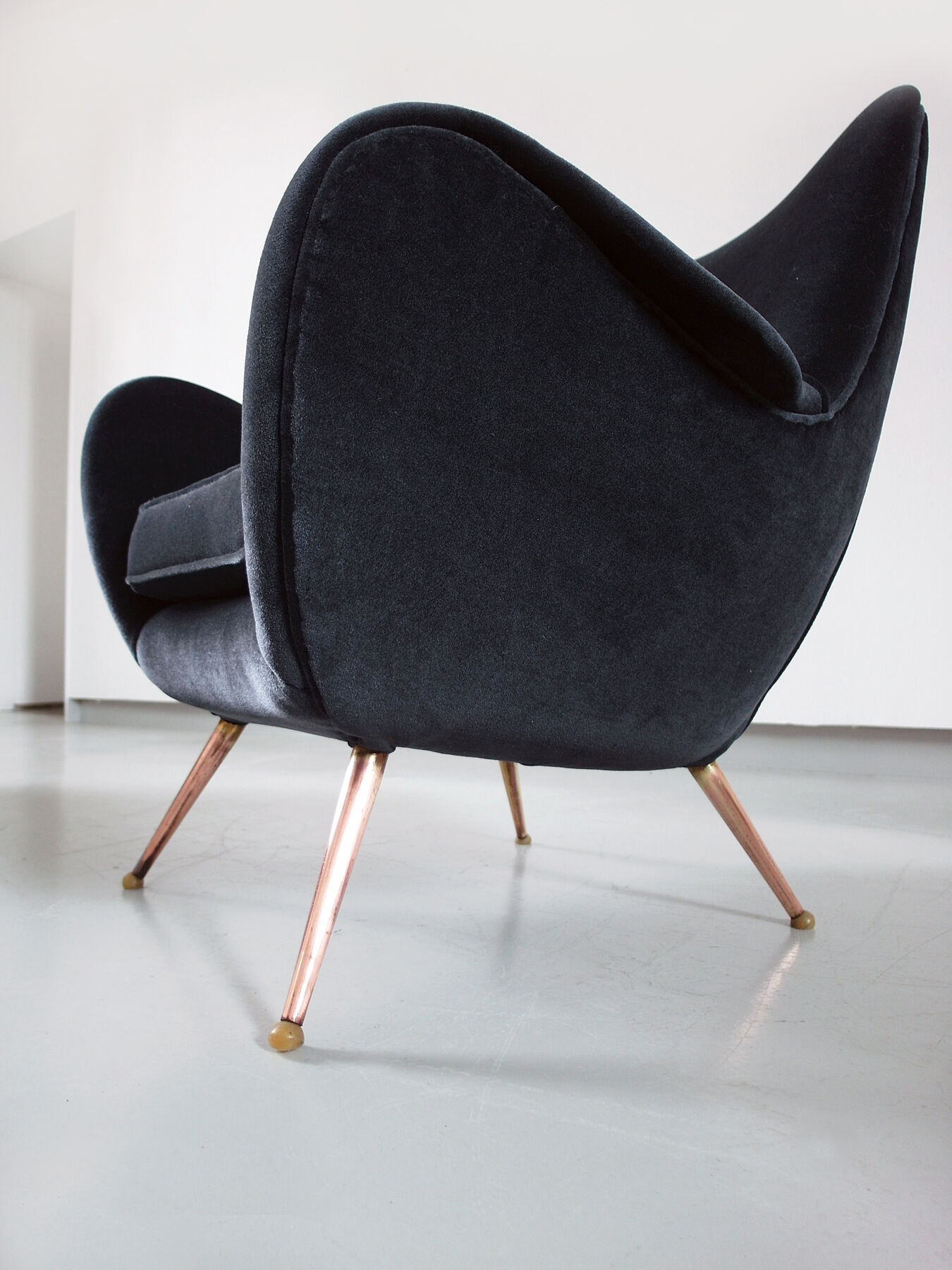 Sculptural armchair of Melchiorre Bega of 1955